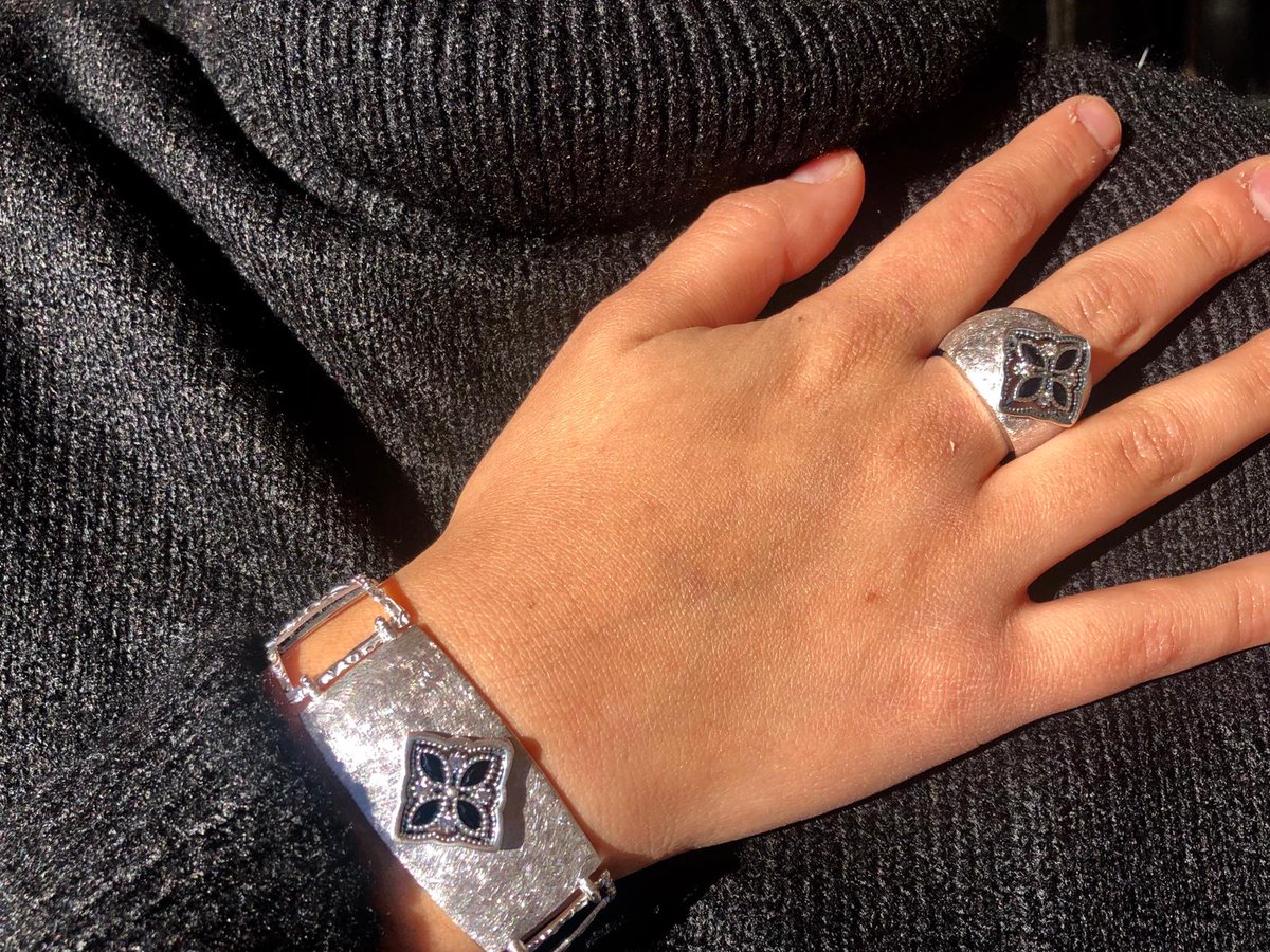 💝 Tenim regals per a tots els gustos, t'ajudem?
▷ joieriahelios.com/ca/ #watxandco #puigcerda #cerdanya #lacerdanya #Puigcerdà #Nadal2018 #Navidad #Christmas #regal