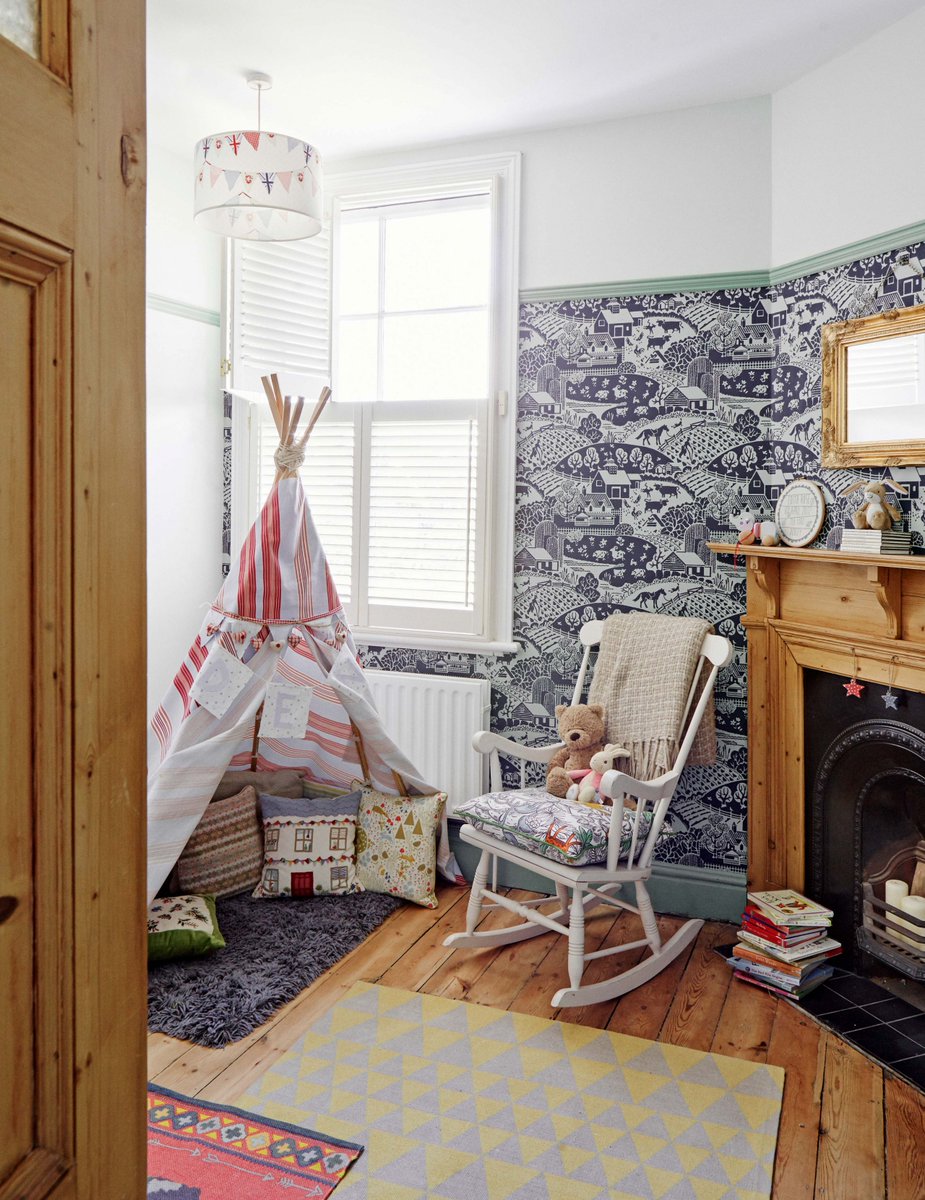 PeriodLivingMag's tweet image. How much do you love this kids' bedroom? It's part of a beautifully renovated Victorian semi in the West Midlands. Take a tour of the rest… buff.ly/2F5CNZx