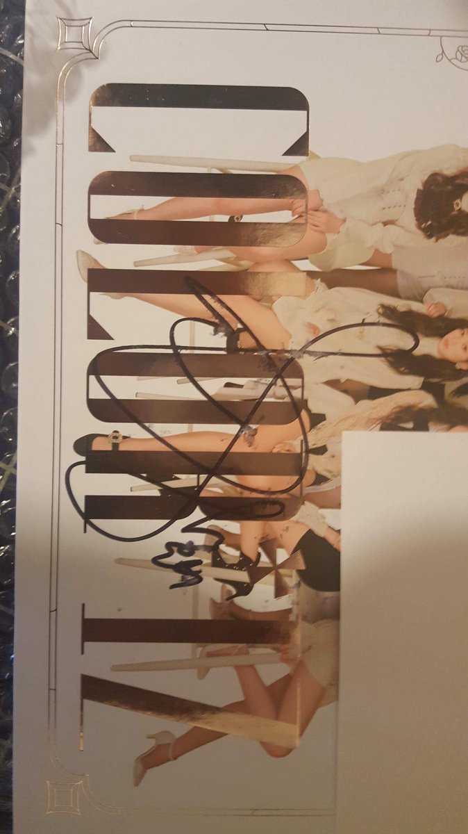 wtt izone color*iz signed! 

have: eunbi 
want: yuri or nako 
loc: usa
ww: no :( 

the album came smudged.. ;; 
<a href="/izonetrading/">IZ*ONE trading</a> @izonetrade @girlgrouptrade