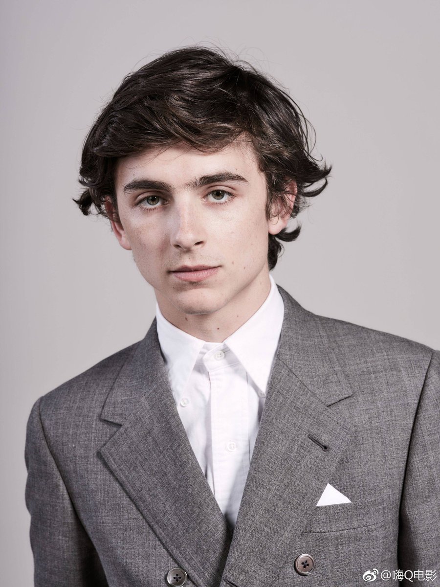 TChalametBra's tweet photo. 📷|| Portraits do Timothee Chalamet no Festival Internacional de Cinema de Palm Springs noite passada 

(https://t.co/xOG5G6fPHE) https://t.co/FlGThAkL9s