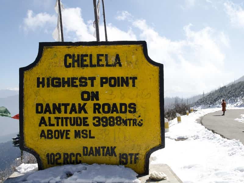 bhutandaytrip's tweet photo. Chele La ⛰️is located at 3810m, between the valley of Paro and is the highest road pass in Bhutan.
The drive  to Chele La is through dense spruce and larch forests. You will encounter various sights such as frozen river, waterfall, forest and yaks grazing peacefully. https://t.co/ldrJf5x6KO