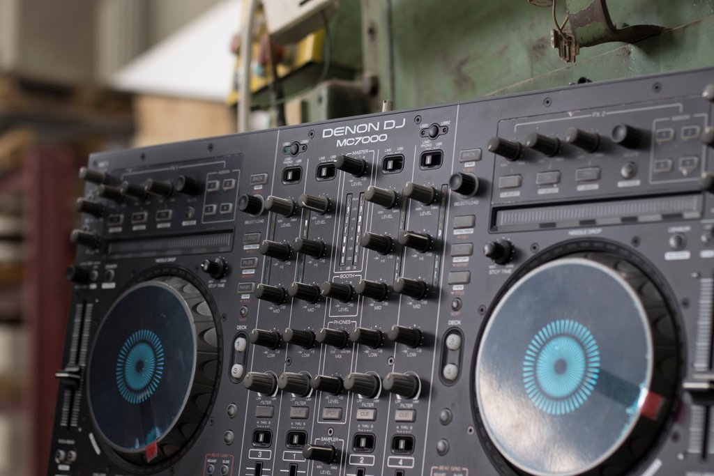 MitechDirect's tweet photo. Heading to your show tonight? Sure you've got everything you need? Well, pop by and grab some gear on the way.

#denondj #dj #contoller #djmusic #party #Friday #mitechdirect #playmore https://t.co/SEO8WlWJ0B