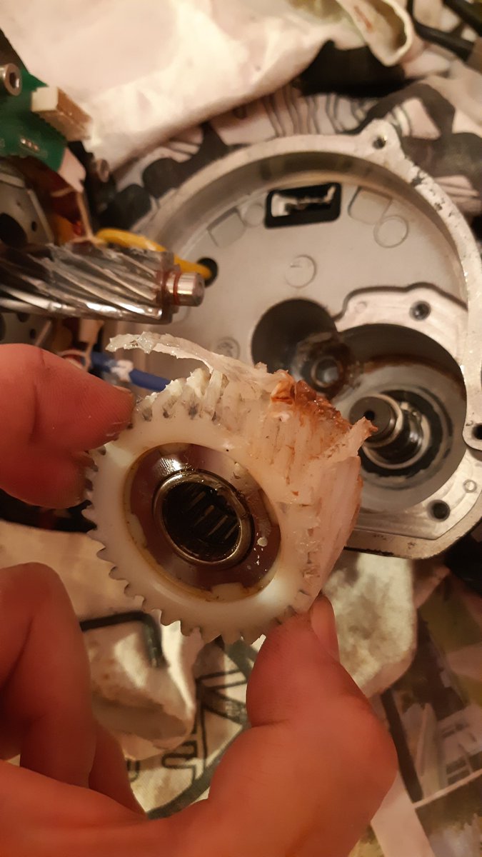 Testerpot's tweet image. And that kids, is how your dad destroyed the nylon gear in his bike. #toomuchtorque #BBSHD #bikelife