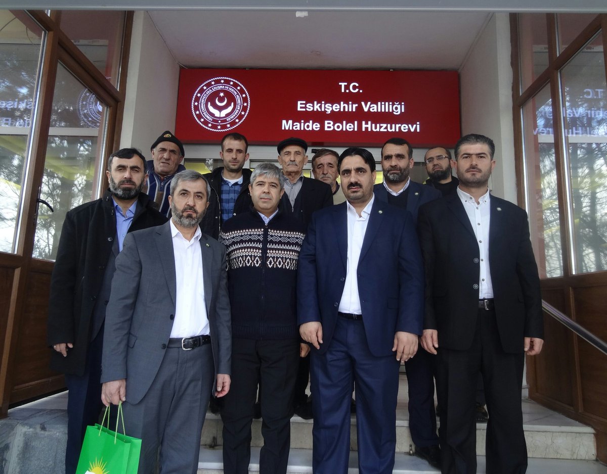 OrhanDikgoz's tweet image. İl teşkilatımız ile beraber "Maide BOLEL" Huzur Evinde bulunan yaşlıları ziyaret ettik. Sorun, sıkıntı ve dertlerine ortak olduk. Tecrübelerinden istifade ettik. Bize gösterdikleri ilgi, alaka ve misafirperverliklerinden dolayı teşekkür ederiz.