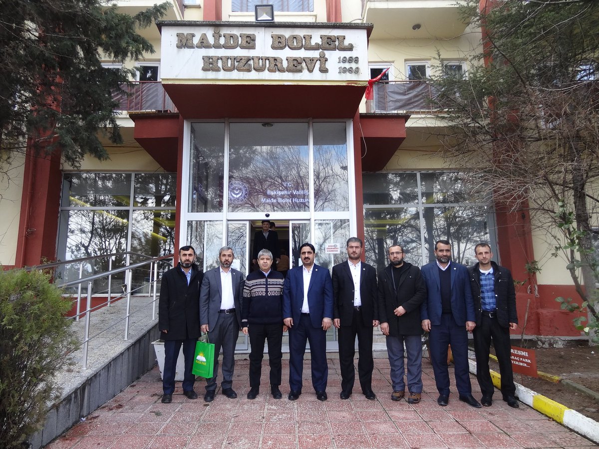 OrhanDikgoz's tweet image. İl teşkilatımız ile beraber "Maide BOLEL" Huzur Evinde bulunan yaşlıları ziyaret ettik. Sorun, sıkıntı ve dertlerine ortak olduk. Tecrübelerinden istifade ettik. Bize gösterdikleri ilgi, alaka ve misafirperverliklerinden dolayı teşekkür ederiz.