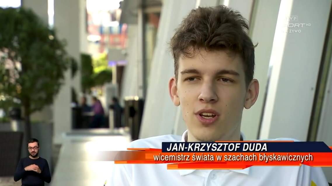 lukaszturlej's tweet photo. Polish National @sport_tvppl has published an interesting reportage about Jan-Krzysztof Duda in main news.
V.Anand @vishy64theking and @MauriceAshley are talking about #JKD as well!
#chess #szachy #wrbc2018 @FIDE_chess
Thanks @RojaOli !https://t.co/wnab9okcZB https://t.co/hl5eBX5gZq