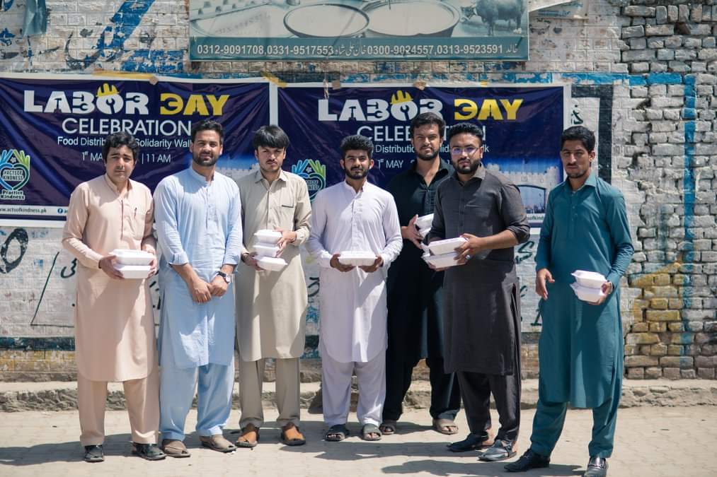 MalihaKhan's tweet photo. Labour Day - AOK Peshawar.
#ActsOfKindnessPK
@actsofkindnessp https://t.co/nUag1idH7b