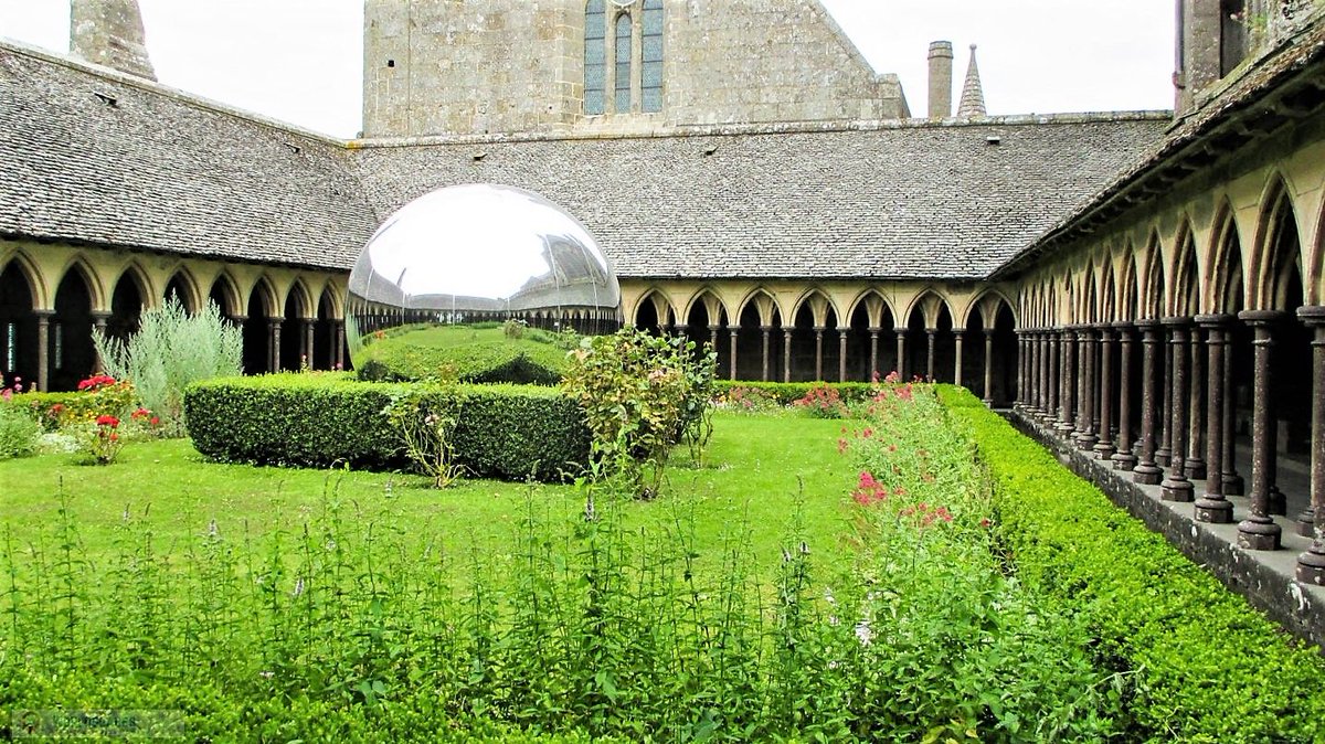 theworldspaces's tweet photo. "Everyone and everything that shows up in our life is a reflection of something that is happening inside of us." - Alan Cohen #montstmichel #france #worldspaces#instatravel #wanderlust #adventureseeker#doyoutravel #travelmore #goexplore#wonderfulplaces #openmyworld #lovetotravel https://t.co/u9FIgZU9hp