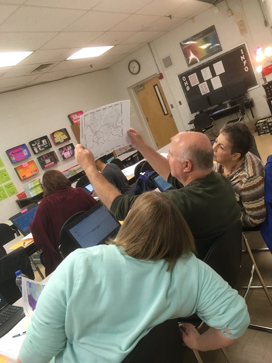 ARCarr904's tweet image. Innovative map-reading while studying plate tectonics! #HCS_Science #WeAreHamilton