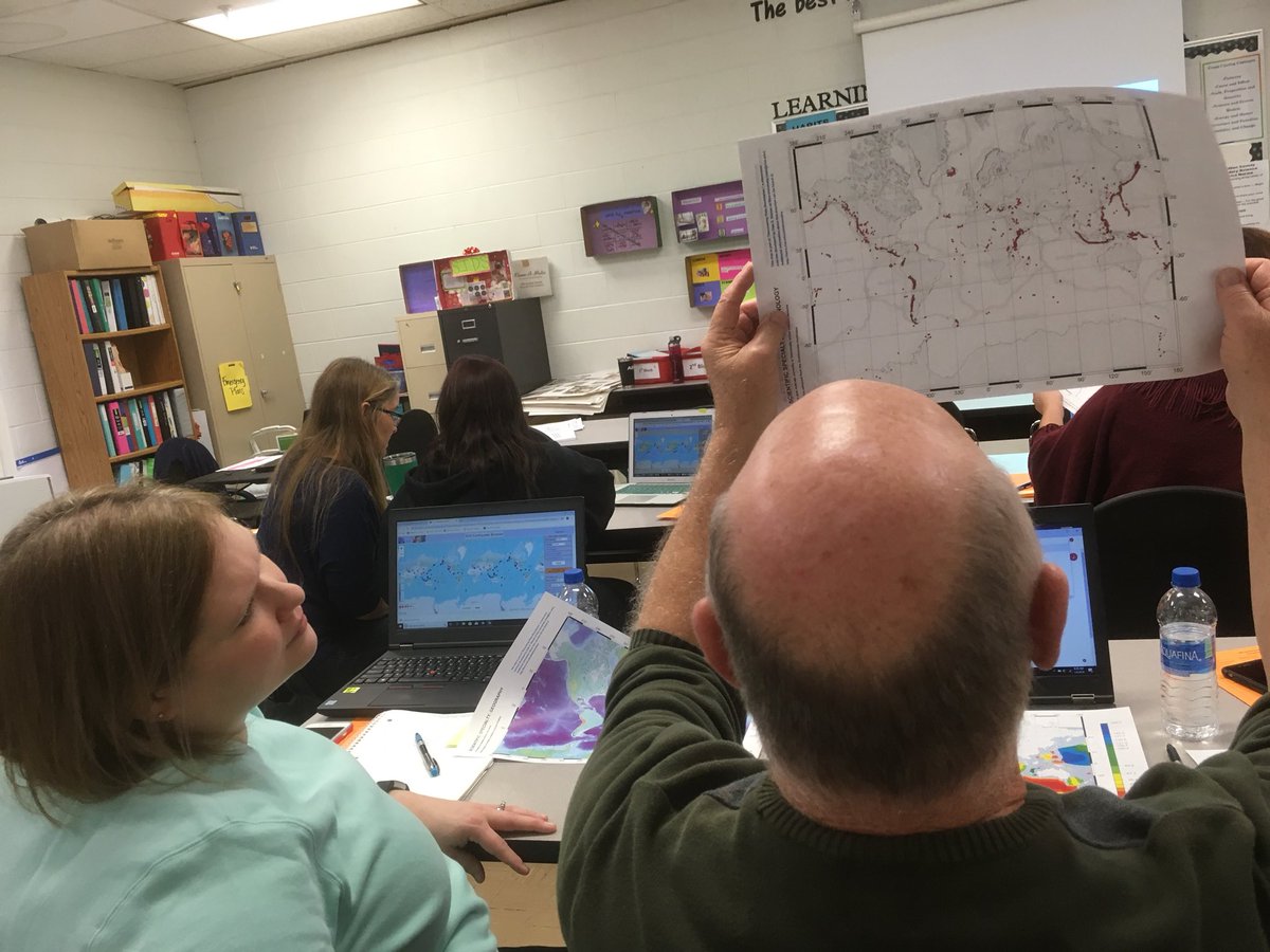 ARCarr904's tweet image. Innovative map-reading while studying plate tectonics! #HCS_Science #WeAreHamilton