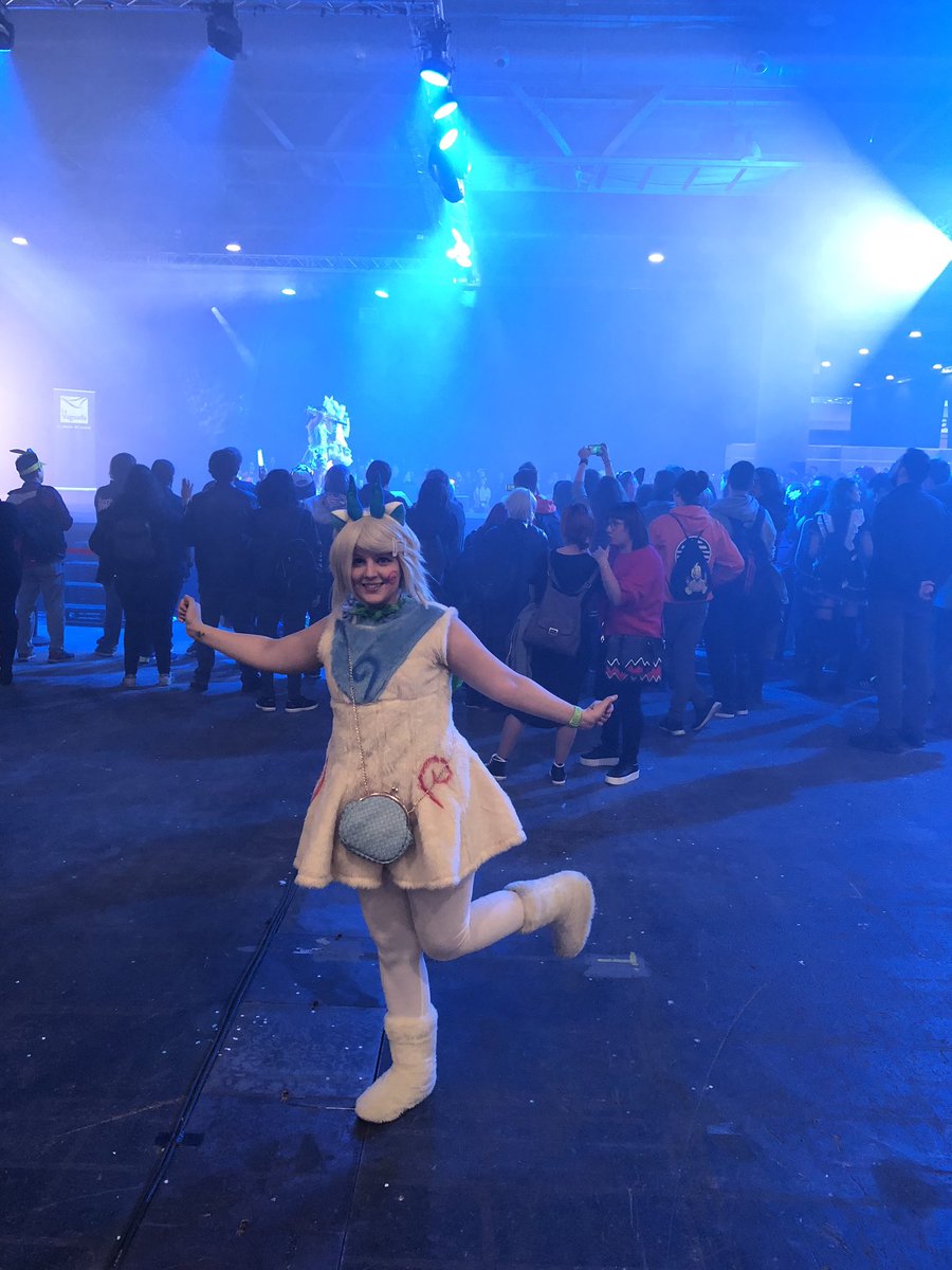 murkiss_'s tweet image. En esta próxima @JW_Cosplay celebro mi primer año haciendo mis propios cosplays, y parece una chorrada pero me hace ilusión celebrarlo apuntándome a la pasarela. Así que aquí dejo mi primer cosplay, una versión propia de Komasan