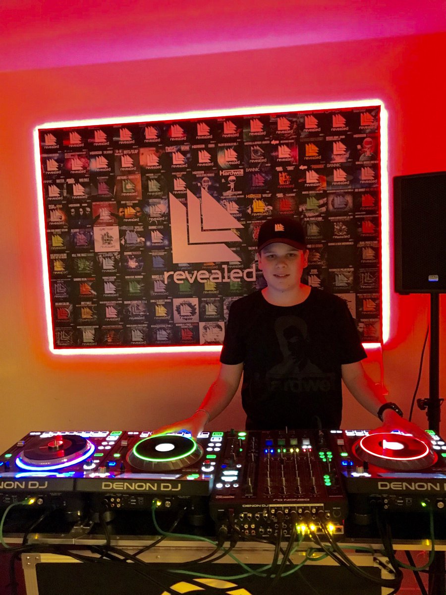 StefanMeser's tweet image. I’m really happy with, my belated Christmas gift of, the Revealed: Legacy Office Sign that I’ve won with my highest bid during the “We are One” Charity of Mixmash Records.
.
.
@mixmashrecords @revealedrec #weareone #charity #officesign #dj #dutch #mixmash #art #hardwell @HARDWELL