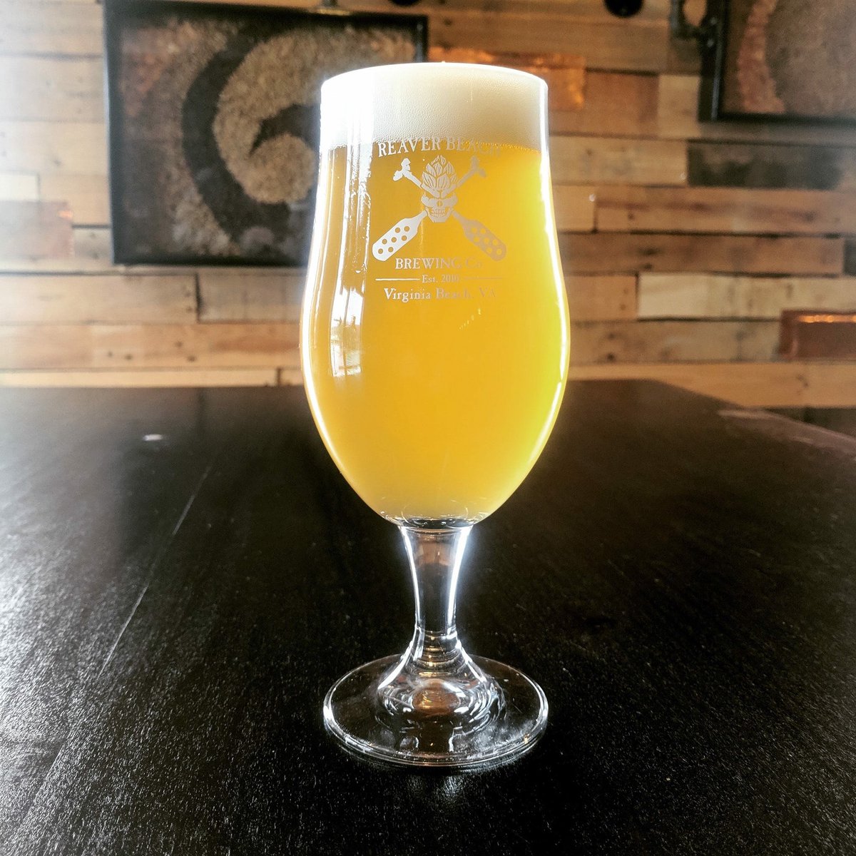 Bit gloomy outside, huh?

Cheer up - a freshly kegged batch of our award-winning Hammerhead IPA, bombed💣 with Simcoe, hits the taps today! Radiating juicy grapefruit and orange zest, it might be just what your Friday requires. Draft + Growlers.

#hammerhead #ipa #simcoebomb