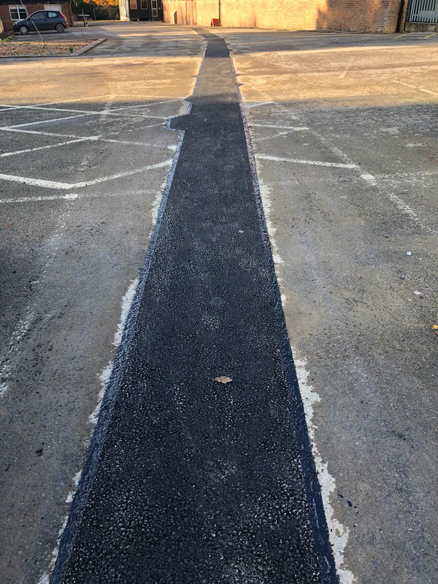 Trench reinstatement in asphalt