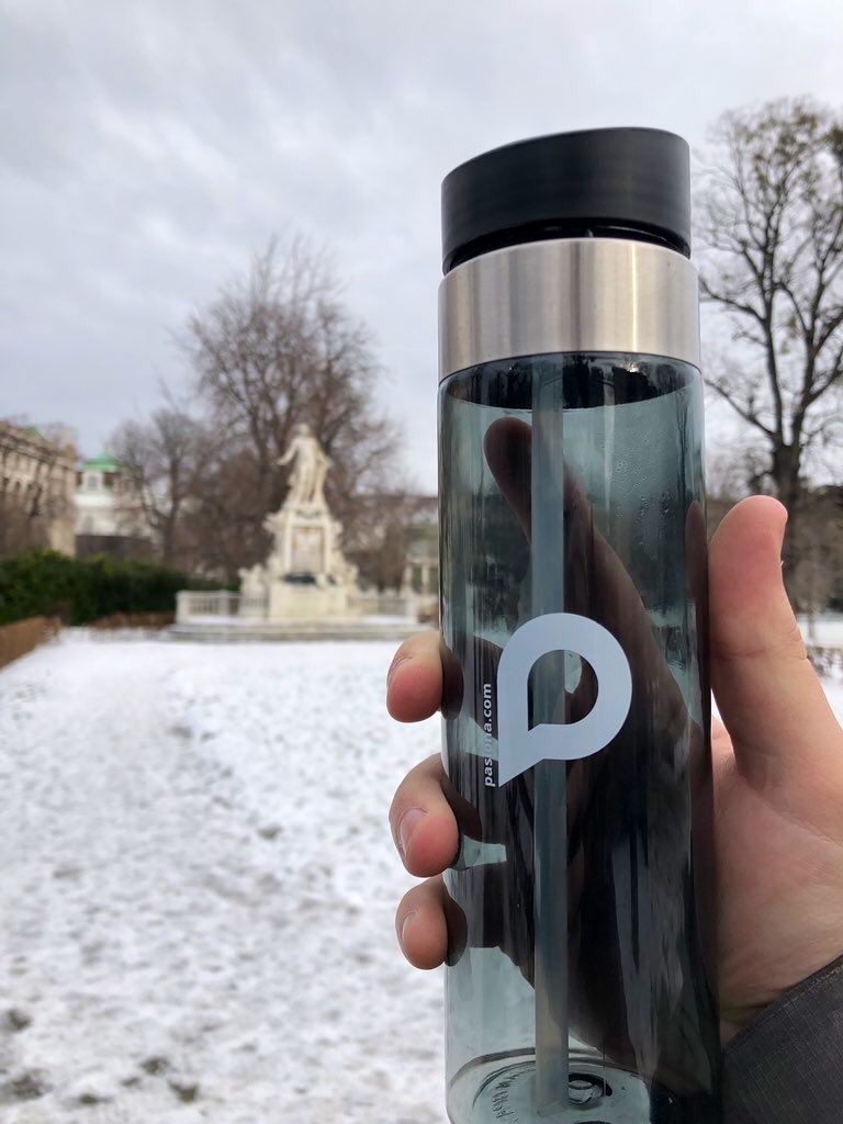 pasiona's tweet photo. Hasta Viena ha viajado nuestra botella #ReFillMe! Gracias por la foto compañero @pepevalls96!! Disfruta del viaje y Feliz #ReFillMe around the world! 🙌🏻🙌🏻 #pasionaCrew 

👉🏻 https://t.co/K2LTwJu4nJ https://t.co/FwzsybQCJn