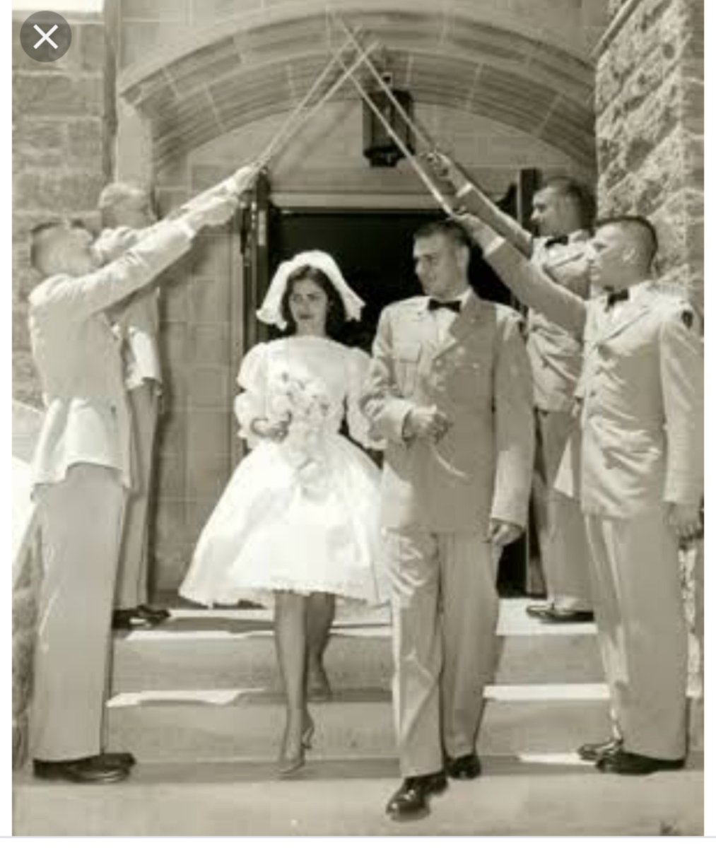 芽亜 軍服での結婚式ってこういうのだよ 花嫁の横に軍服ってヤバくない 貴銃士でやりたくない