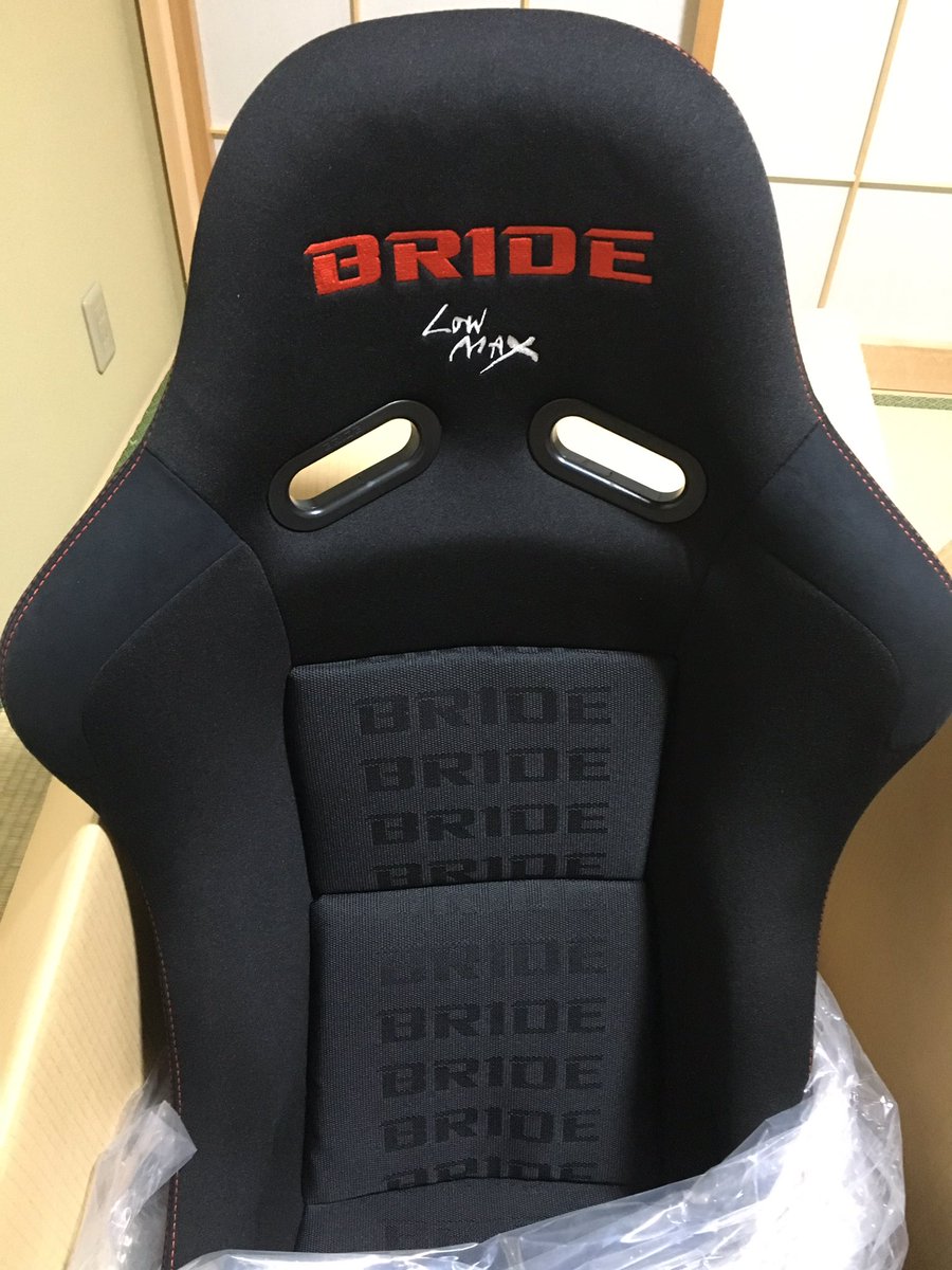 TOSHI_2014_1114's tweet photo. 帰宅してフルバケ開封😆
オートバックスの限定商品で通常のVIOS3より少し安いけど見た目はこっちの方が好き🤩
座った感じはSA北名古屋に通ったのとオフ会で座らせてくれたので確認済😊
ちなみにレカロ派だけどRS-Gは体に合わなかった😭
取付は暇とレール無いから来月かな😅
#BRIDE
#VIOS3
#ShrimpRed https://t.co/Zg0q16awbz