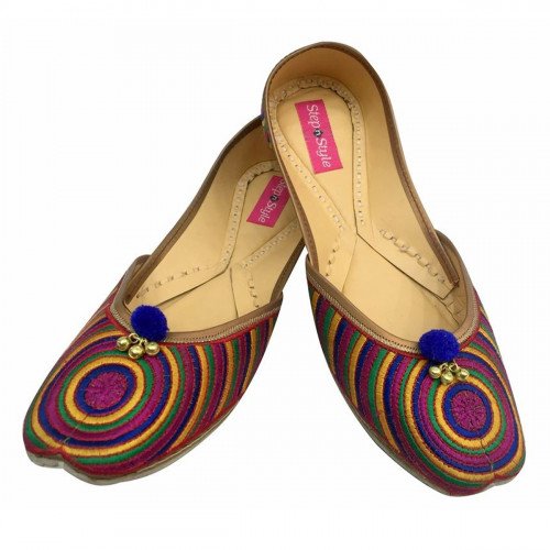 stepnstyleindia's tweet photo. StepnStyle brings you the latest and wide variety of colorful designs in formal ethnic style and designer trendy footwear for women!Save 10% on your purchase and get free shipping on select orders! Buy online now at https://t.co/2Rdv9DF2vW

#punjabijuti #fashion #stepnstyle https://t.co/EQddQlkJfb