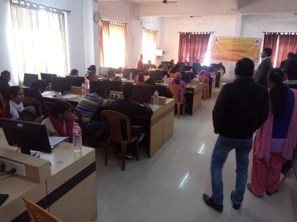 CSCegov_'s tweet photo. CSC SPV undertakes special initiative to train SHG members under @PMGDISHA in collaboration with Jharkhand State Livelihood Promotion Society in Ranchi. Around 70 participants attended the first day  training at Kajriwal Institute of Management. https://t.co/pQGExIZvpU