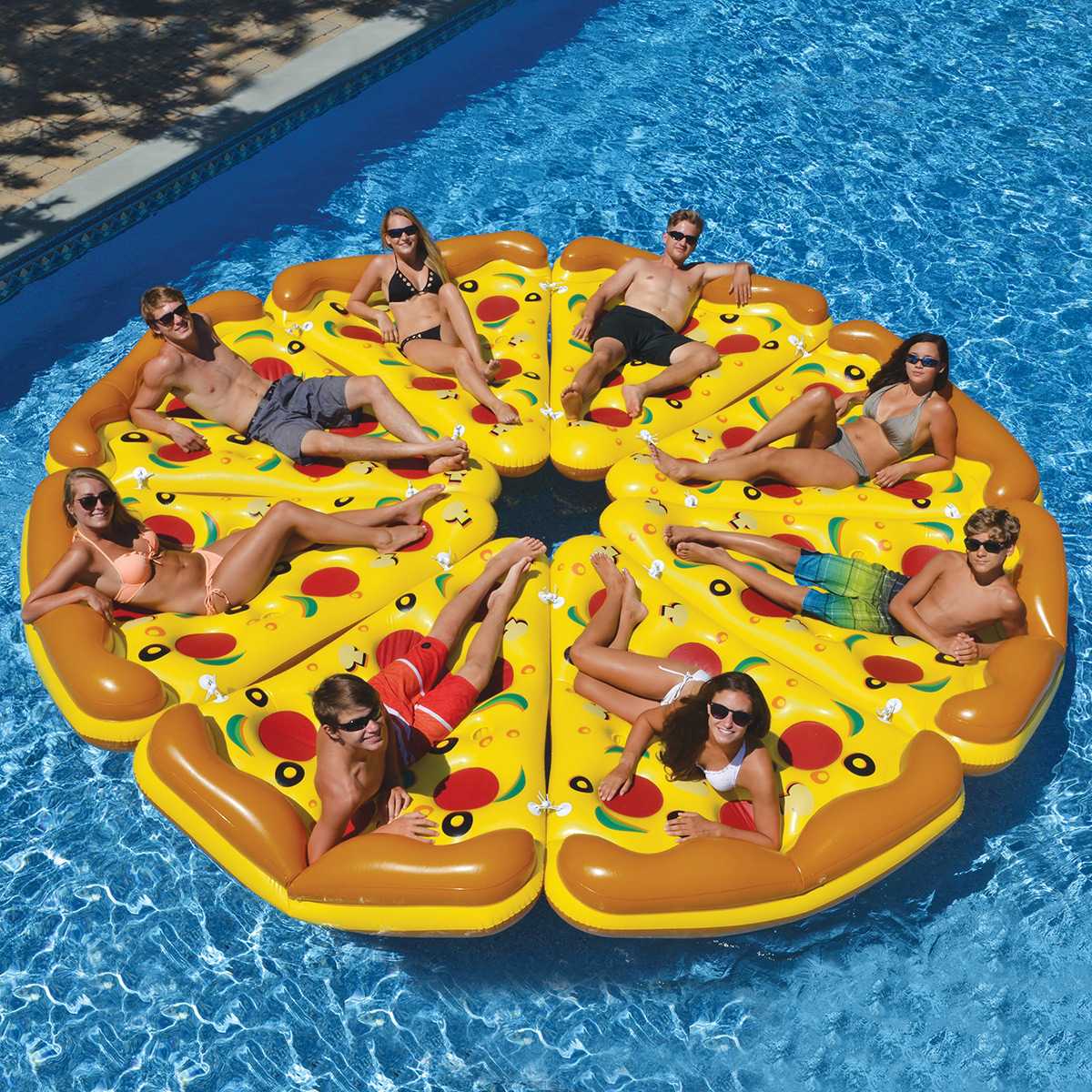 3- Mítico flotador de pizza, admítelo siempre quisiste hacer esto con tus amigos #regaloshutlover