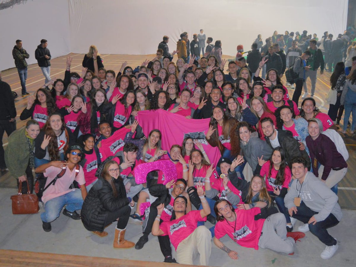 snjaack's tweet photo. Todo mundo usa rosa, vsf https://t.co/G39xbD8Eg0