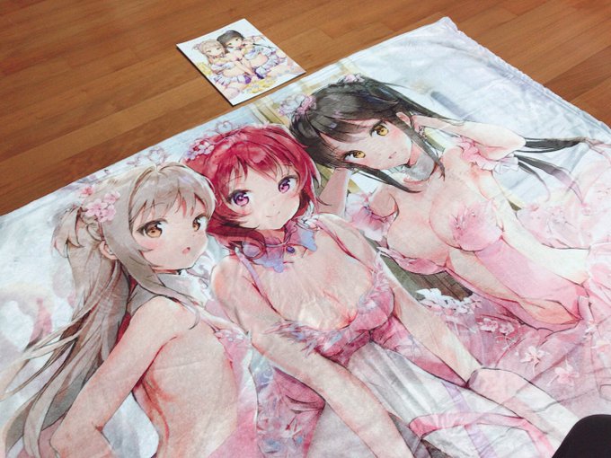 PixivBoothにて、アクリルスマホスタンドとC95のブランケットのご注文を受付開始しました。ご興味ありましたら、是非チェックしてみてください…!
ブランケット→https://t.co/JMd4GkE5Rm
アクリルスマホスタンド→https://t.co/WSMvjqz4I6 