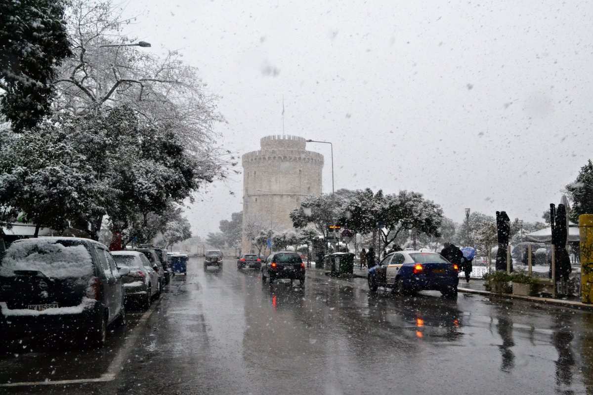 meleorr's tweet photo. Ο Λευκός Πύργος σήμερα πριν και μετά το χιόνι. Χ Ι Ο Ν Ι Ζ Ε Ι
#Θεσσαλονικη #Thessalonique #Grece #Greece #NotForGermans or #germany #neige #snow #xioni https://t.co/qWEVQ9jZyH