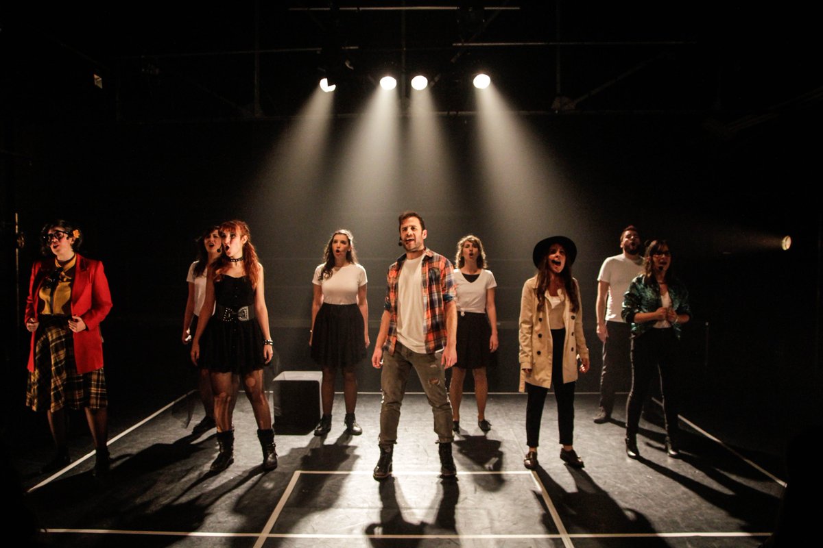 Calamburteatro's tweet photo. Grandes momentos como este vivimos el domingo pasado en la @nave_73 con #DesmontandoElMusical Gracias @RobertoCastar por estas pedazo de fotos y al los #ReyesMagos2019 les pedimos más momentos cómo estos #FelizFinde #Improvisatuvida https://t.co/hpLqIS3Gis