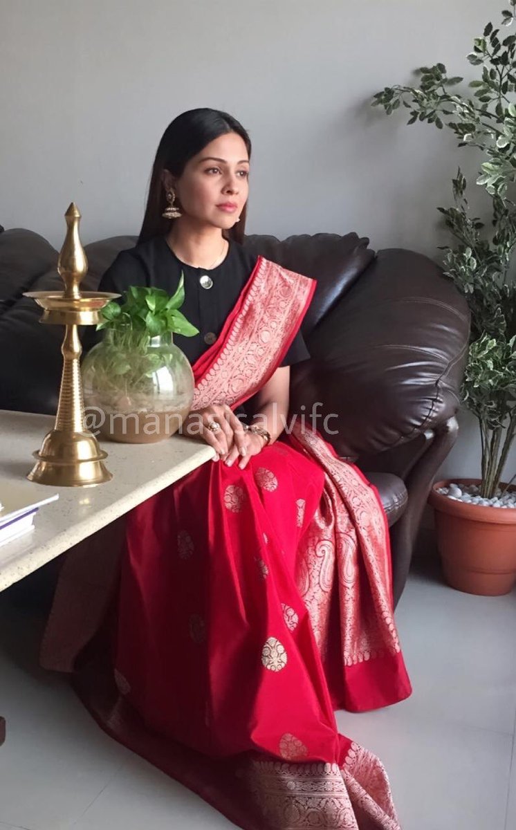 ManasiSalviFC's tweet photo. #Exclusive She’s the perfect epitome of Indian Beauty!❤️😍
#BeautifulAndBeyond #ManasiSalvi #FriYay #EthnicLove https://t.co/9BtZEknQNn
