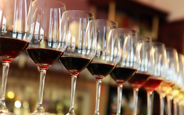 ¿En qué orden se catan los vinos? 👉ow.ly/iutx30nbFmQ (Fuente: <a href="/vinetur/">Vinetur</a>) #vino #enología #winelovers