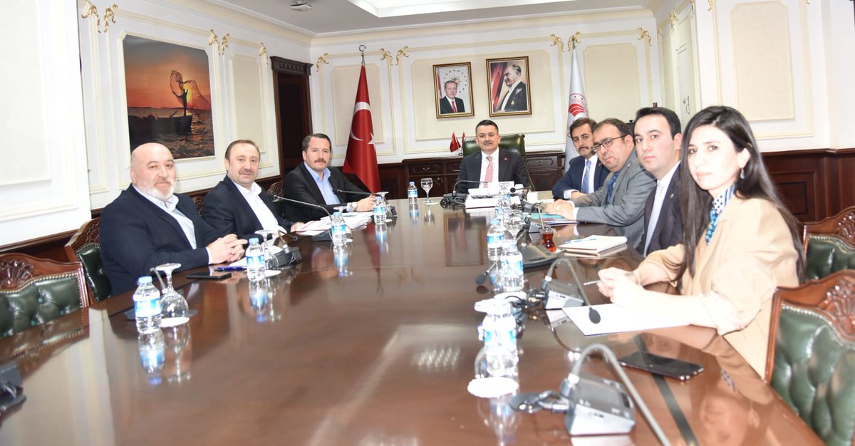 Sayın Bakanımıza gerçekleştirdiğimiz ziyarette;3600 Ek Göstergeden Lisans Tamamlamaya,Kontrol Tazminatından Sözleşmeli Personelin Kadroya alınmasına, Silah Ruhsat Harcı sorununun giderilmesinden yeni personel alımına kadar birçok talebimizin yer aldığı dosyamızı sunduk
#TOCBİRSEN