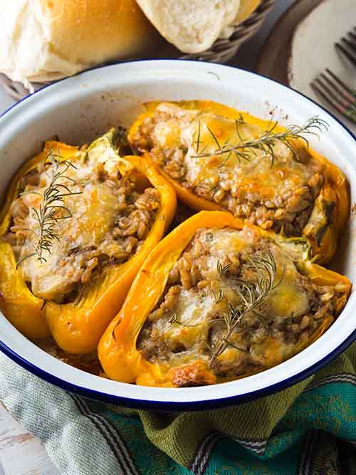GoodinGrain's tweet photo. #FoodieFriday We've got a new recipe just in time for our favourite day of the week and for your weekend meal planning! #Barley Stuffed Peppers are easy to make, delicious and contains up to 3 servings of grain: https://t.co/Z3eCHuj03Z #CookingwithGrains #HealthyGrains https://t.co/bT9nNTetiu