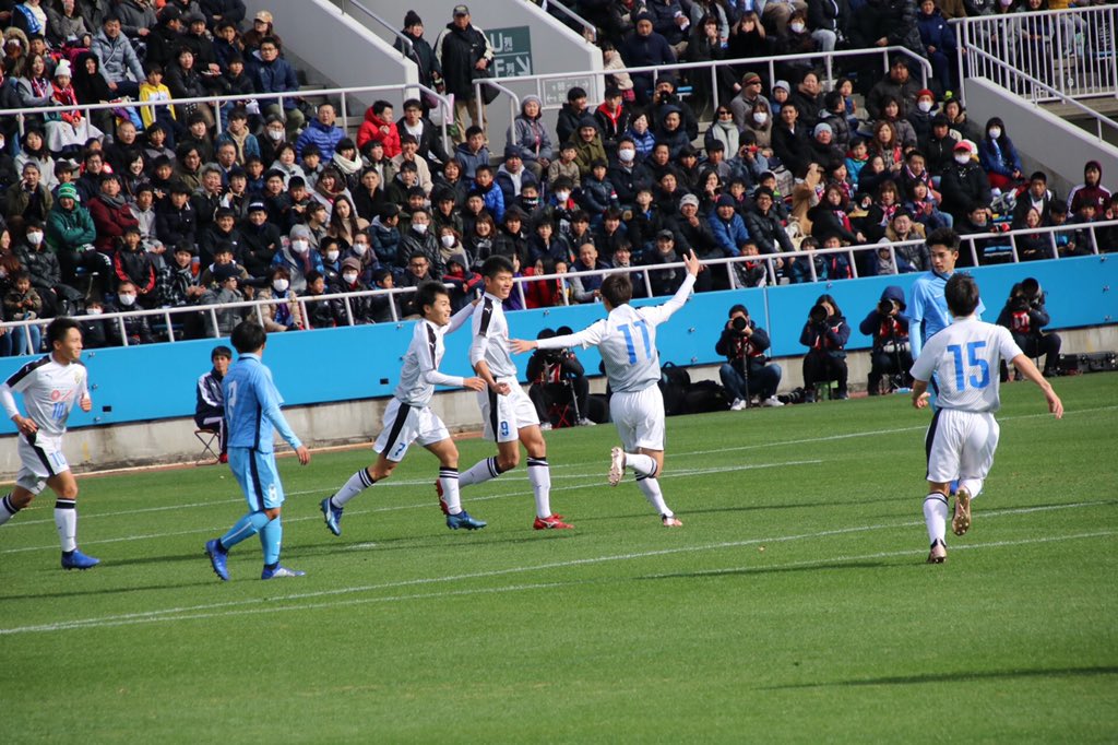 shun___415's tweet photo. 高校サッカー引退しました。

最初で最後の選手権は悔いは残りましたがとてもいい経験ができました。
大津の仲間と共に過ごした３年間は色々な面で成長できました。

応援して下さった方々にはとても感謝ています！！ https://t.co/4ZuQeq5mvR