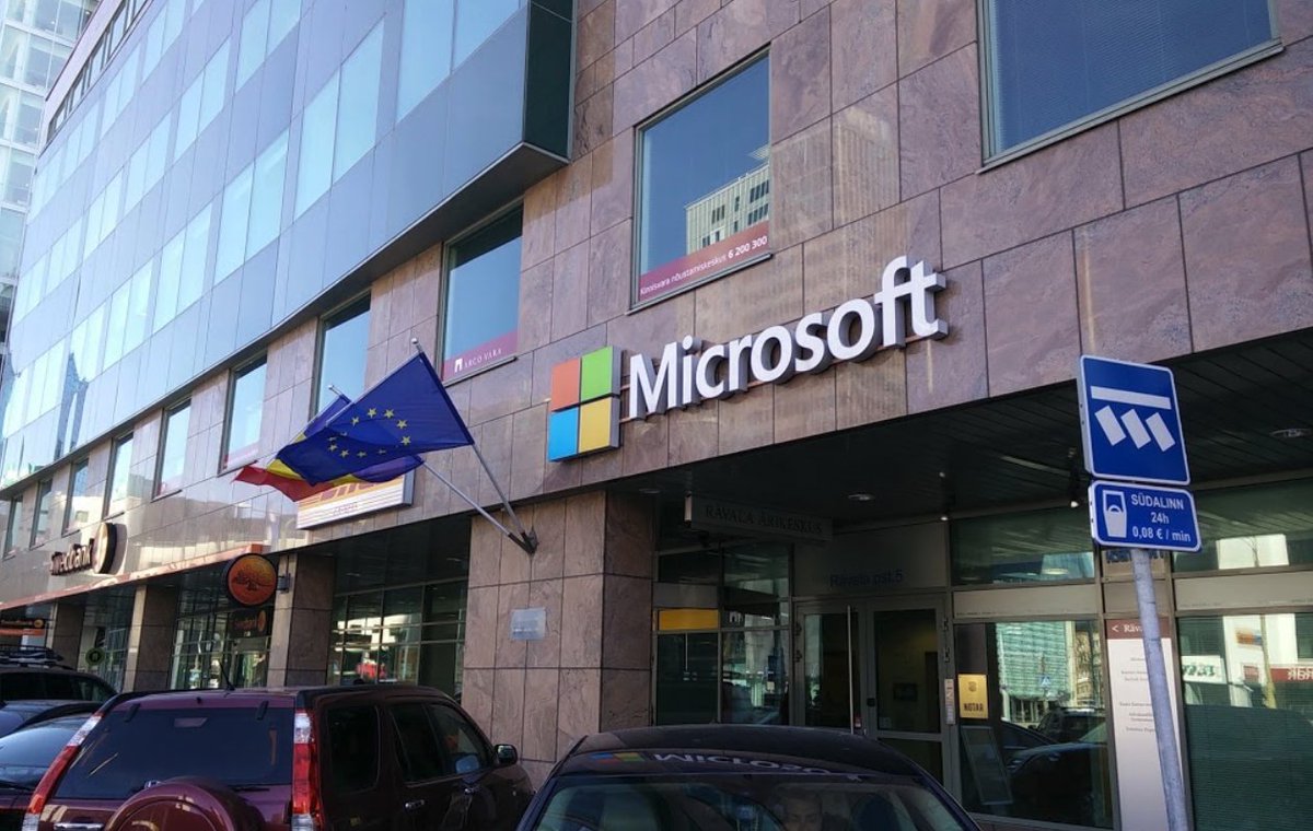 OperoseAR's tweet photo. @OperoseAR Co-Founder Erich Loob gave a talk at Microsoft Estonia on "How AR and HoloLens support daily business in practice". Erich summarized key AR use cases for work instructions, training, visualization, &amp; WebXR for MS partners and clients in the audience. #AugmentedReality https://t.co/2kJc7xvpHQ