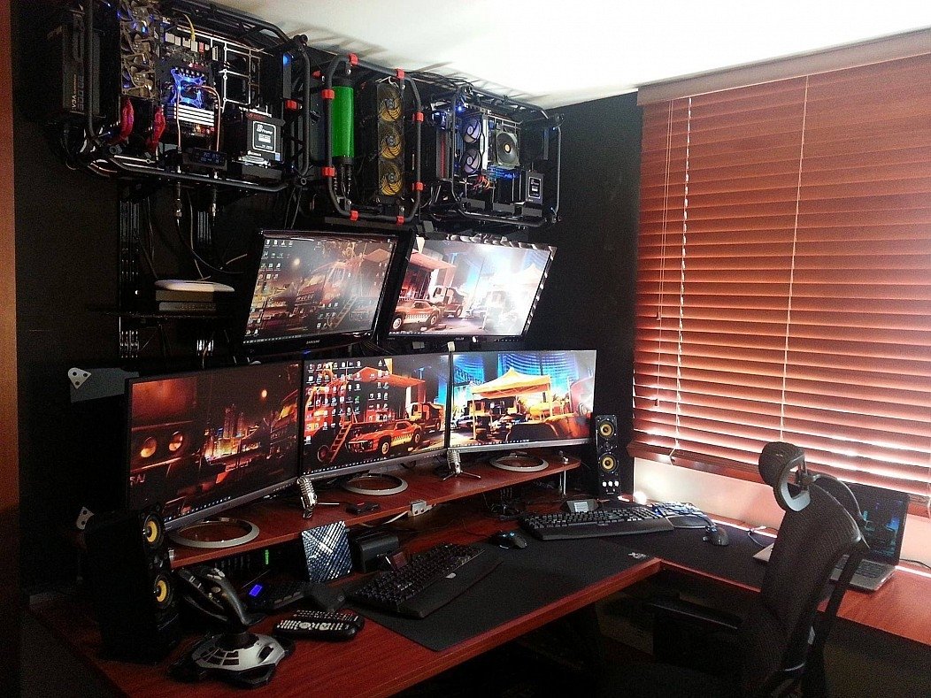 BlinkinMedia's tweet image. Does anyone else want an amazing #gaming or #workstation with like a bajillion monitors? I have a #2monitor set up but I want 2 more :/