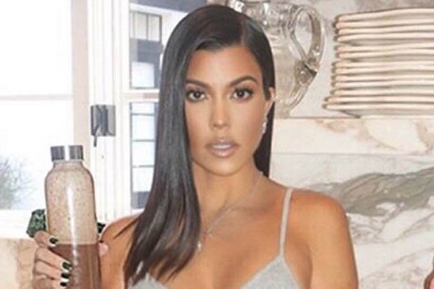 Daily Star On Twitter Kourtney Kardashian Slammed For Copying
