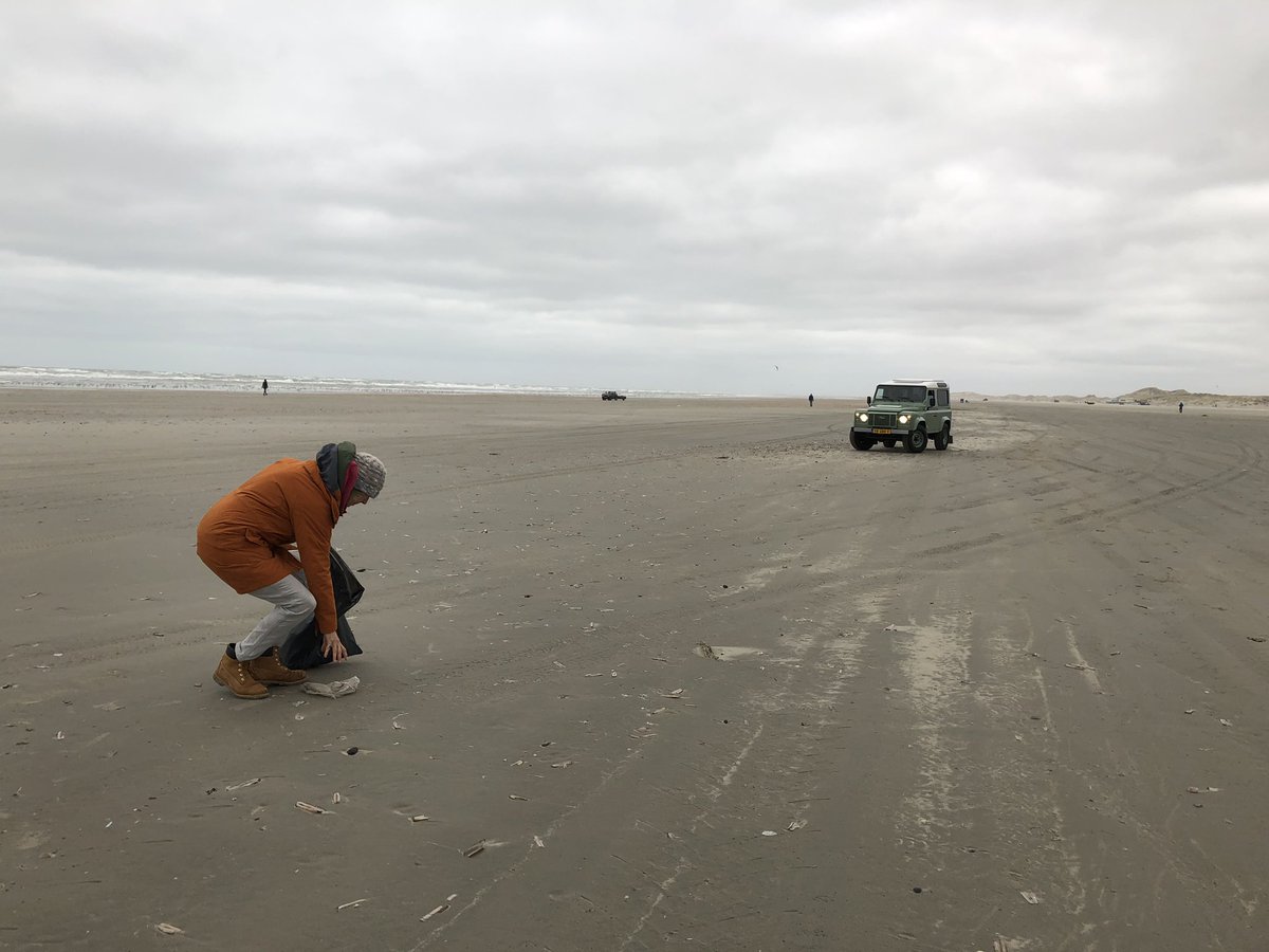 ErikScheer's tweet photo. #Terschelling beach clean up making great progress. Difference with situation of yesterday is amazing. Rubbish now much smaller, covered with sand and in dunes. https://t.co/abk0coCEW2