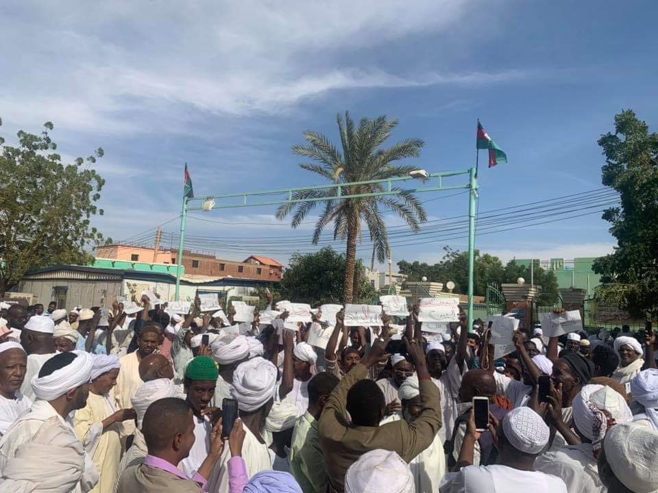 TawakkolKarman's tweet photo. في جمعة الحرية والتغيير حشود السودانيين تهتف  برحيل البشير وسقوط نظامه 
#مدن_السودان_تنتفض https://t.co/Kq5vpJzupn