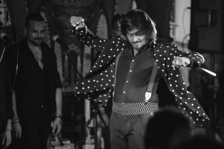 fans_farruco's tweet photo. Farruquer@s, os dejo algunos recuerdos del pasado año para desearos ¡¡FELIZ 2019 A TOD@S!!
Espero que este año nuevo sea un año lleno de salud, amor, prosperidad, y como no...MUCHO FLAMENCO PARA TOD@S!! https://t.co/hWDb43NUOr