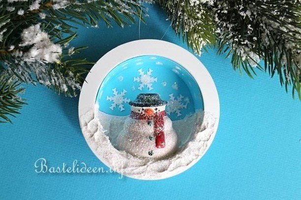 ReemaraU's tweet photo. Upcycling bzw. Recycling - Bastelidee für Weihnachten - Schneemann Baumanhänger.😊⠀
Gerade zur Weihnachtszeit braucht man viel Geschenkband und hat danach eine Menge leerer Geschenkband-Rollen. Anstatt sie wegzuwerfen, kann man daraus z.B. Baumanhänge… https://t.co/xSTOuILoom https://t.co/06zCjqta4M