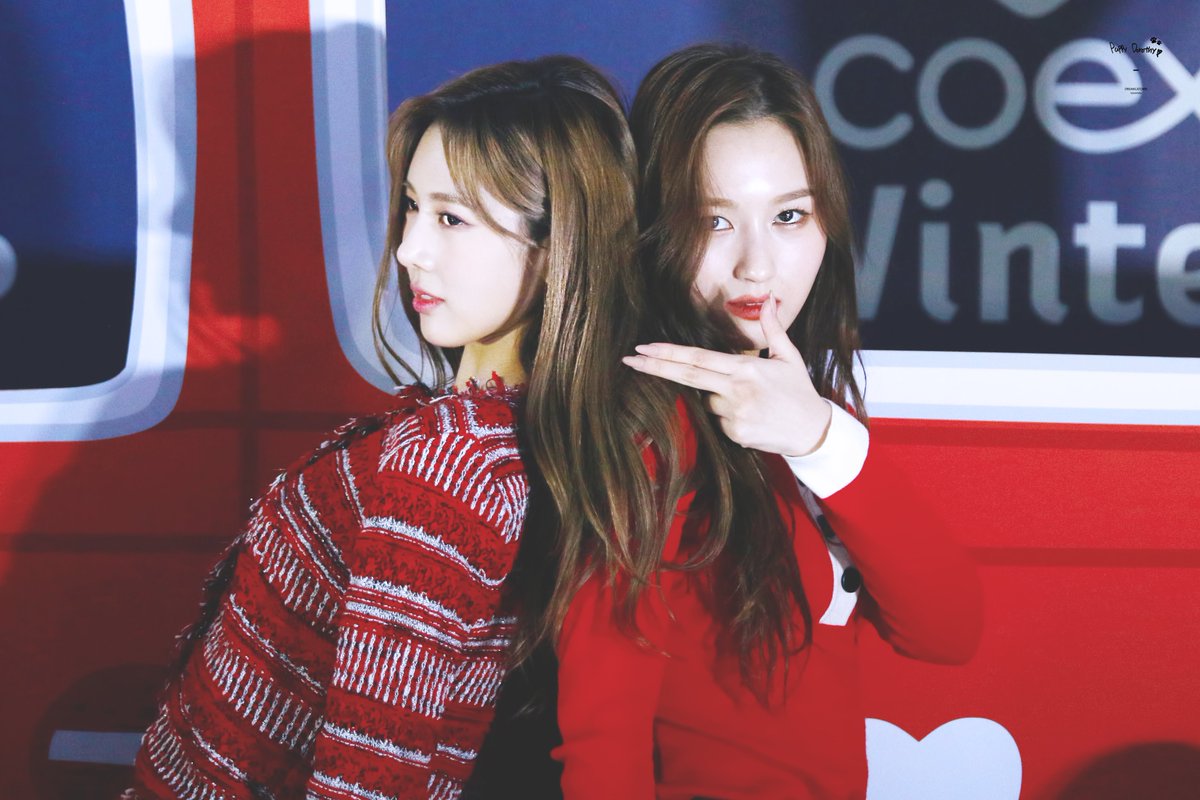 PuppyDorothy_'s tweet photo. 181225 코엑스 해피버스킹 #드림캐쳐 #유현 #시연 #Dreamcatcher #Yoohyeon #Siyeon @hf_dreamcatcher 

빵야로 2행시 하겠습니다.

빵 빵가
야 야로

죄송합니다. https://t.co/tkZ3MxyFZA