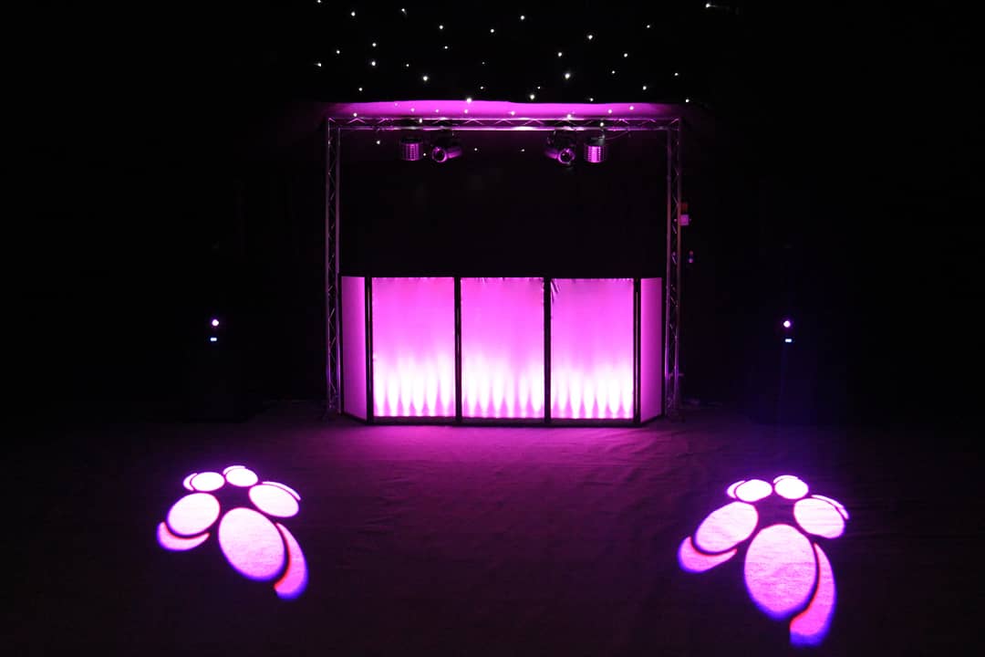 01Smooth's tweet photo. What is your favourite DJ Booth colour? Awesome Xmas Parties at @Dovecote_Barn

#dj #djbooth #djsetup #weddingdj #eventdj #xmasparty #weddingvenue #nightlife #party #dancing #events #eventlighting #oxfordshirewedding #weddinginspo https://t.co/sfBwl8OIQ4