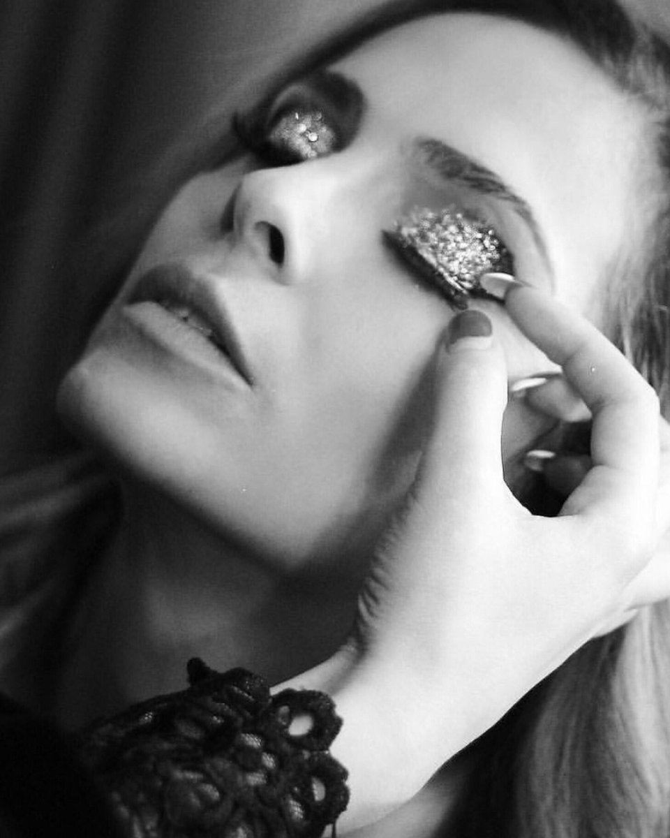 💫 Retrouvez les photographies du Cabaret sur l’ Instagram officiel instagram.com/lecabaretdecla… 🎷🎺🎻 #claramorgane cc <a href="/ClaraMOfficiel/">Clara Morgane</a>