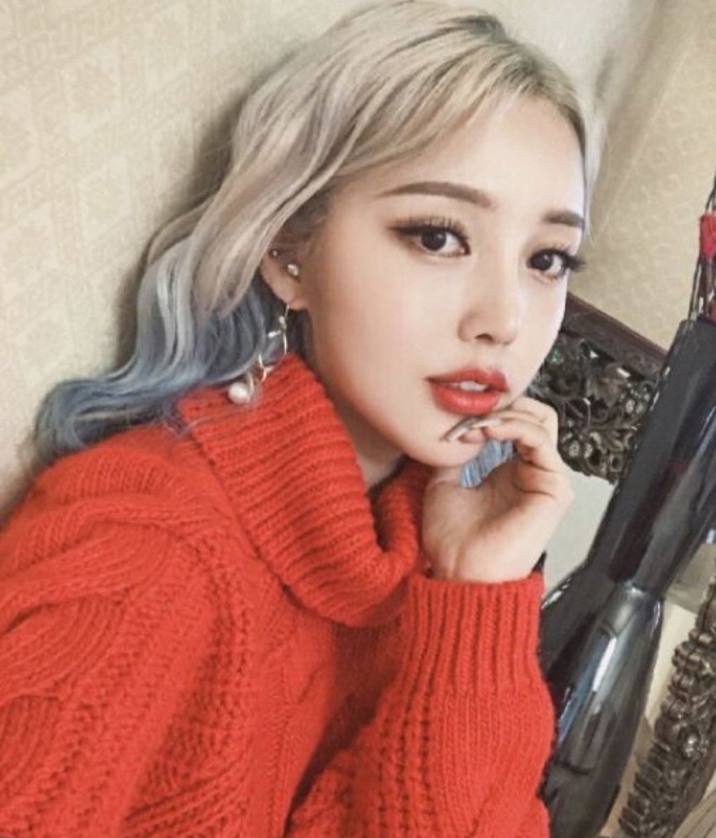 S.C.O.O.P 

F!NK Ent's #NARU is said to be in love with princess #SAKURA but the ball of sunshine doesn't want to speak about this matter, fans assumed that the he was turned down due to the fact he has been away from the public eye! 

Do you support #NARUSAKU? or #SASUSAKU?