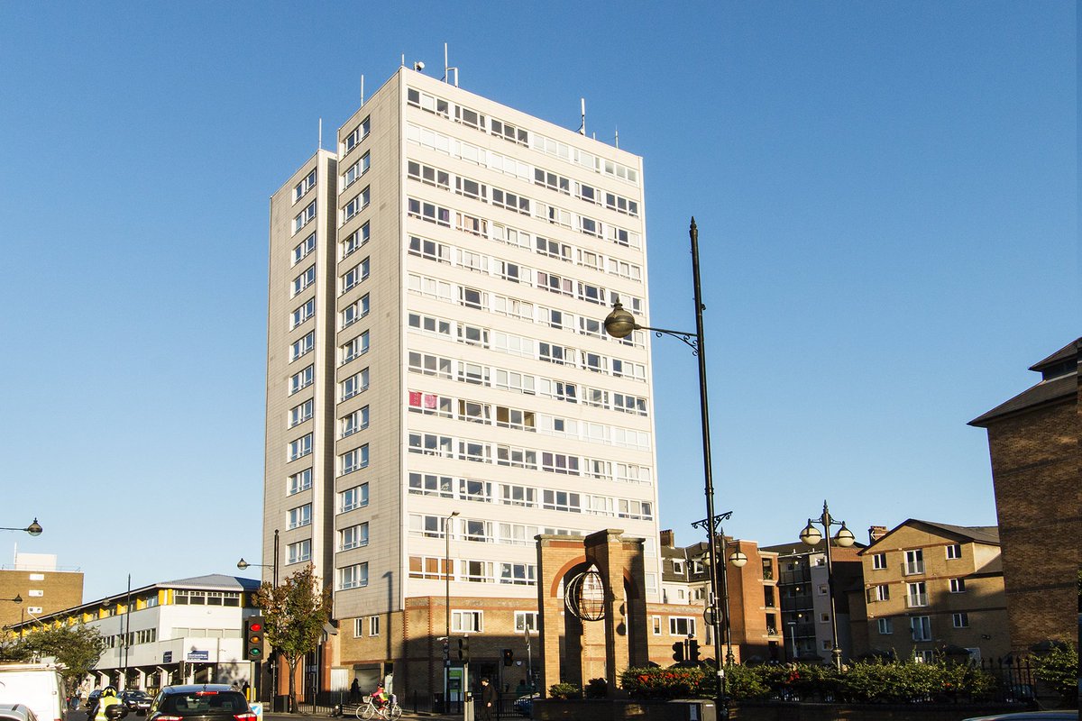 2 bedroom apartment with amazing views offered for sale. Located just a few moments from Bethnal Green Station.  
peachproperties.com/property-for-s…
