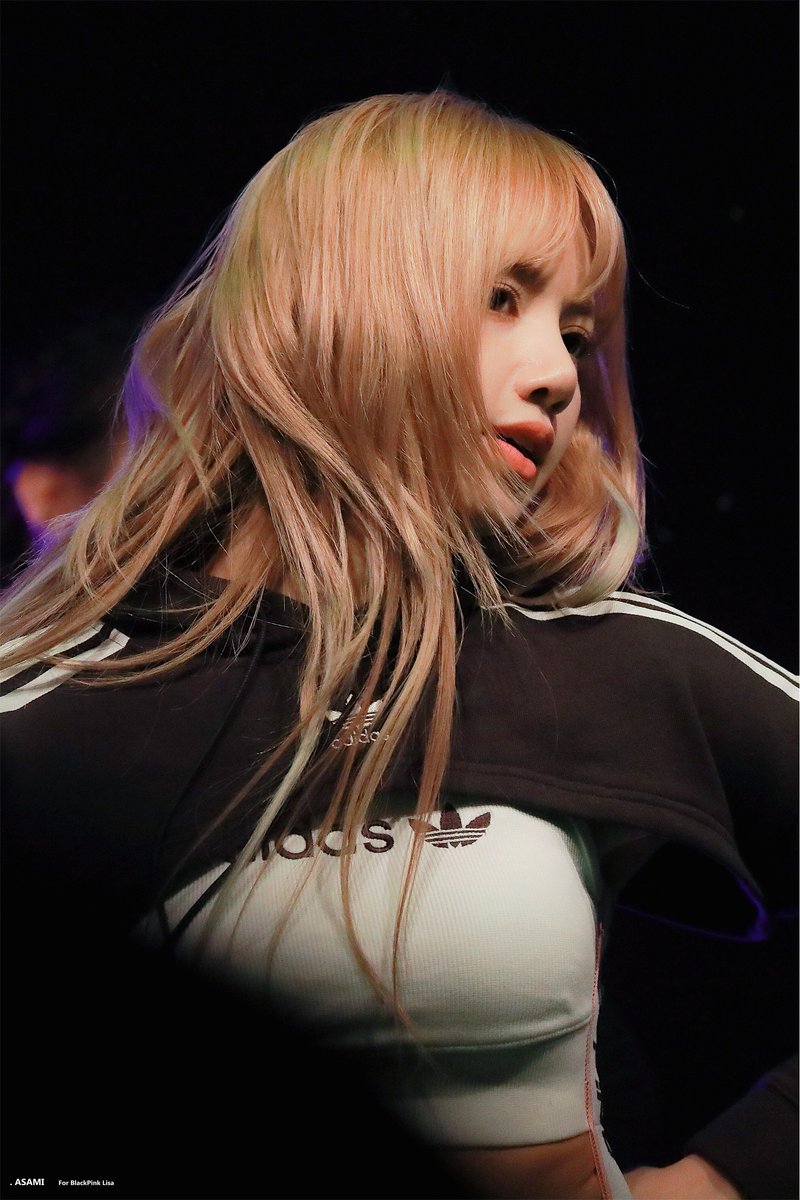 ASAMI_0327's tweet photo. 🌤️ 181228 아디다스 윈터콘서트

#블랙핑크 #BLACKPINK #리사 #LISA #リサ https://t.co/GUVcemZ1JB