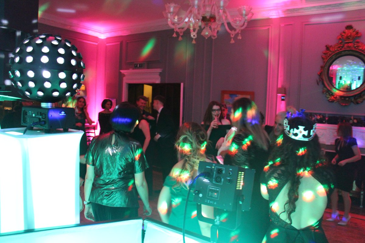 01Smooth's tweet photo. Great Xmas party for Bicester Village Gucci at The Manor Country House Hotel 🎉🎧🎉

#xmasparty #dj #disco #weddingdj #eventdj #wedding #party #event #dancing #xmas #nye #weddingvenue #oxfordshire #oxfordshirevenue #hotel https://t.co/HVvG6ieVo8