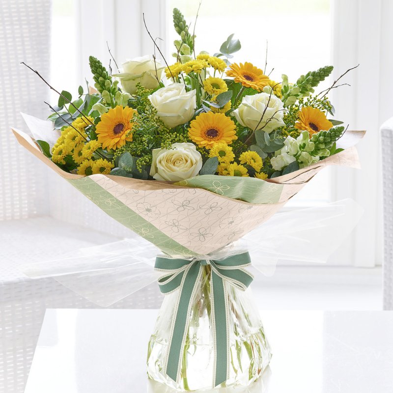 InterfloraUK's tweet photo. Want to #win yourself some beautiful fresh #flowers to brighten your home? To enter, RT this post and tag a friend below! Winner announced tomorrow. https://t.co/Qk4DtuB0Se