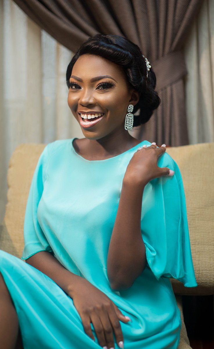 royallush's tweet photo. I'm a fashion designer and I make amazing dresses. Help RT my customer may be on your TL. https://t.co/AoOyIBv3Hj