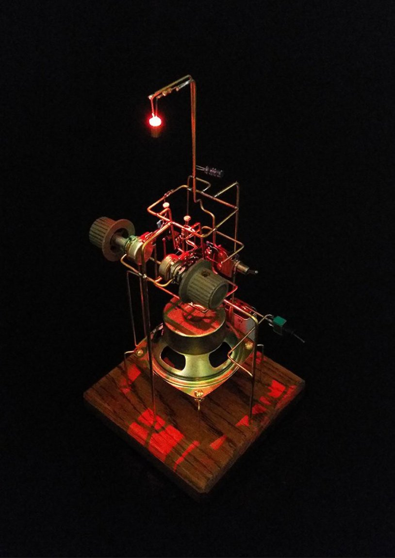 ShawnHymel's tweet image. Beautifully constructed Atari Punk console freeform circuit buff.ly/2F1DKD5 #electronics #555Timer #Synthesizer